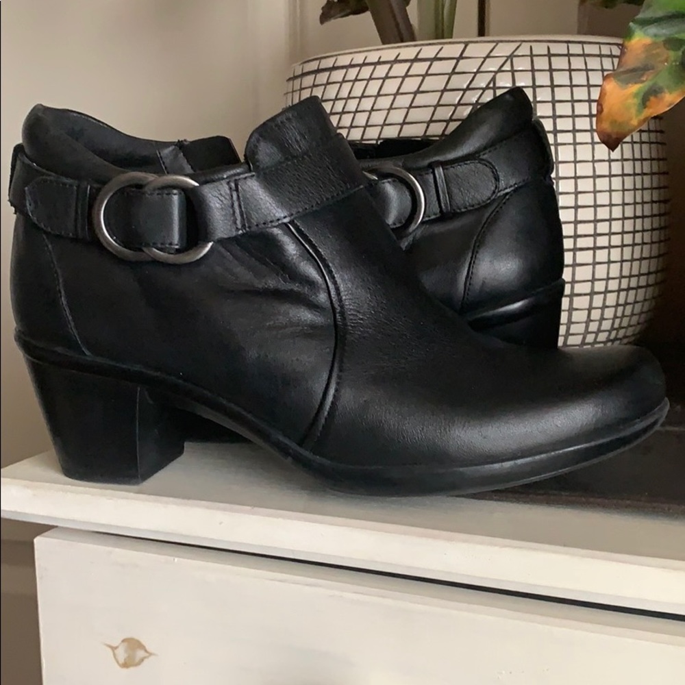 Naturalizer black bootie size 7.5. Worn once!